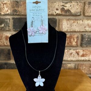 Sunny Islands NWT Hawaii pink tropical flower necklace and earring set